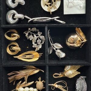 Vintage brooches lot